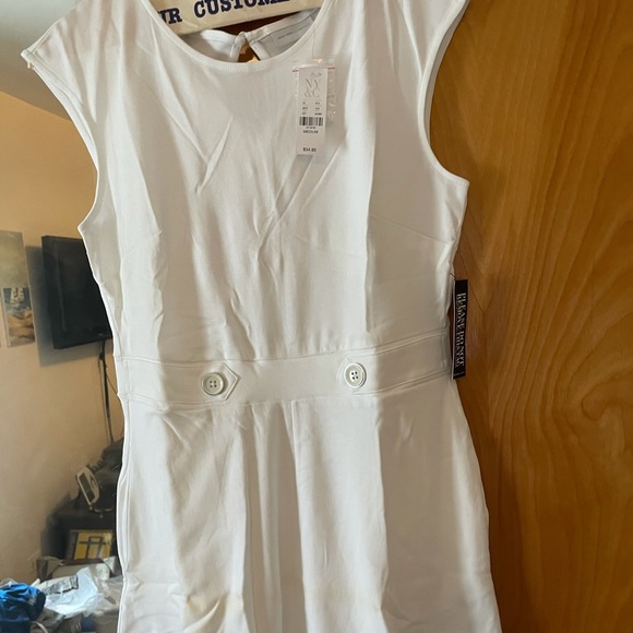 NWT NY N CO  White A -line sleeveless dress with buttons on the middle - Picture 5 of 9